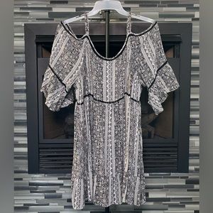 Torrid Plus Size Cold Shoulder Printed White & Black Dress- Size: 3XL / XXXL